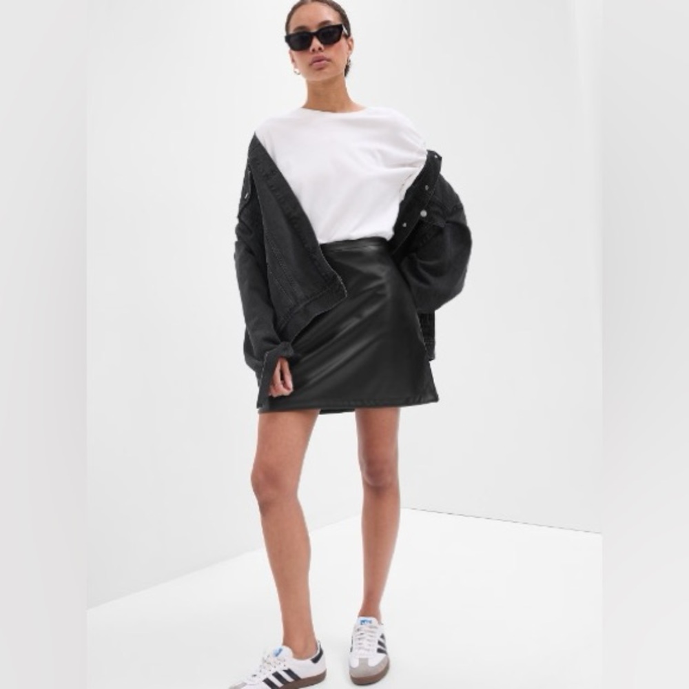 NWT Gap vegan leather skirt